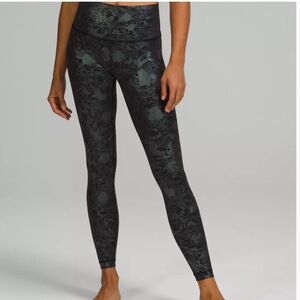 Lululemon Iridescent Black and Green foil  Leggings 6